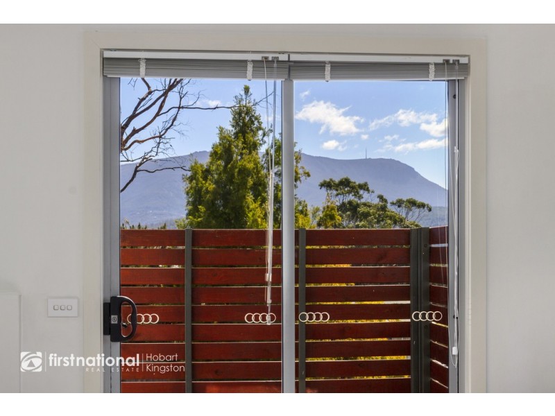 1/69 Auburn Road, Kingston Beach TAS 7050