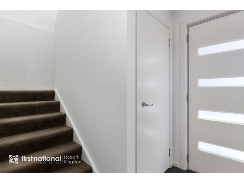 1/69 Auburn Road, Kingston Beach TAS 7050