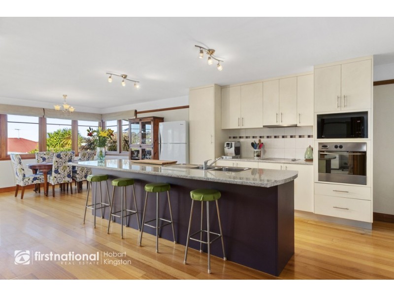 170 Roslyn Avenue, Blackmans Bay TAS 7052
