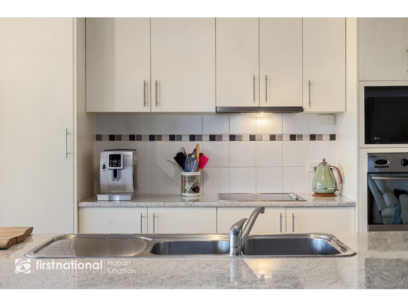 170 Roslyn Avenue, Blackmans Bay TAS 7052