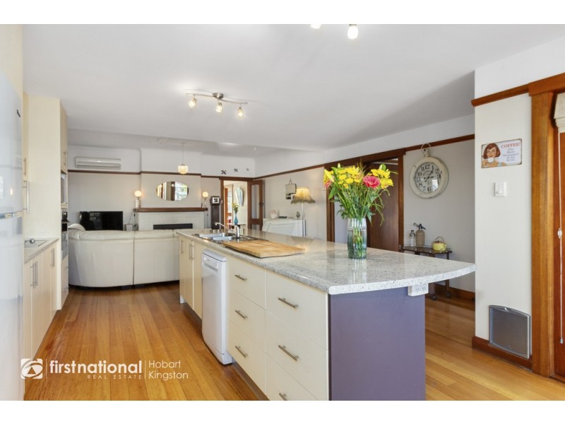 170 Roslyn Avenue, Blackmans Bay TAS 7052