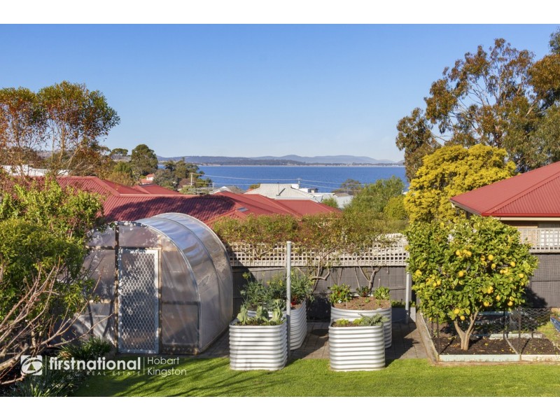 170 Roslyn Avenue, Blackmans Bay TAS 7052