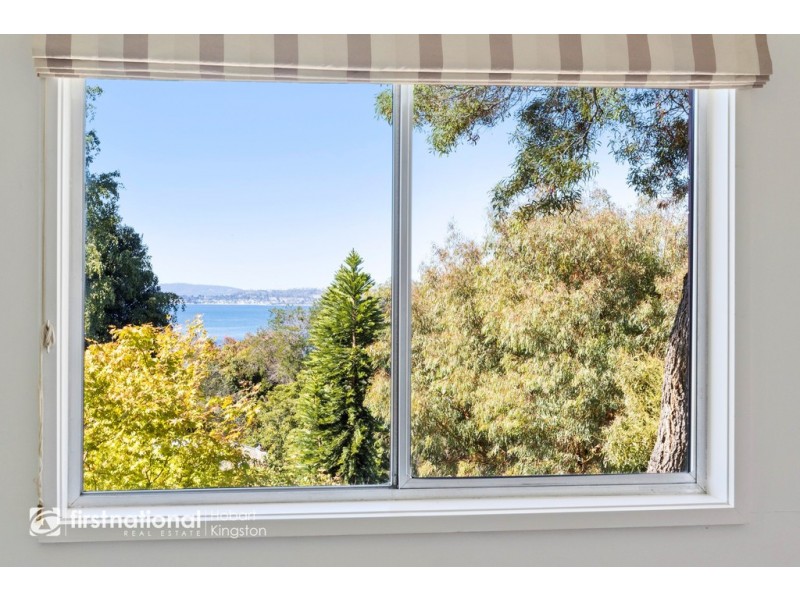 15 Tarana Road, Blackmans Bay TAS 7052
