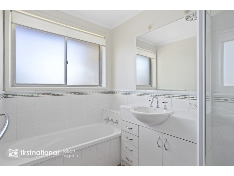 15 Tarana Road, Blackmans Bay TAS 7052