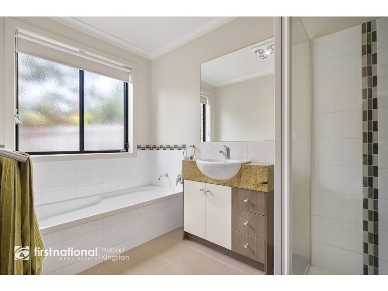 1/126 Roslyn Avenue, Blackmans Bay TAS 7052