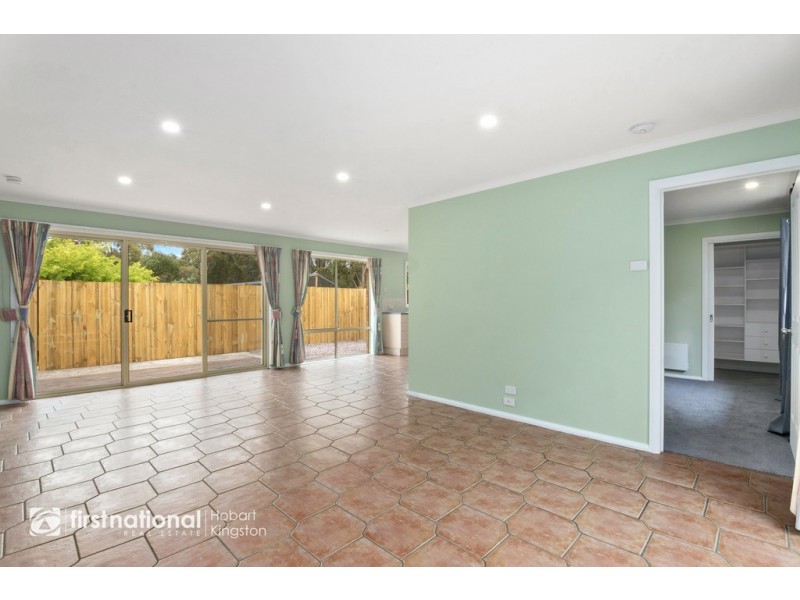 1A/34 Golden Grove Drive, Blackmans Bay TAS 7052