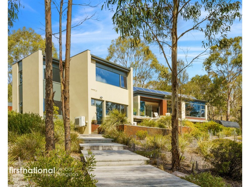 27 Fossil Cove Drive, Blackmans Bay TAS 7052