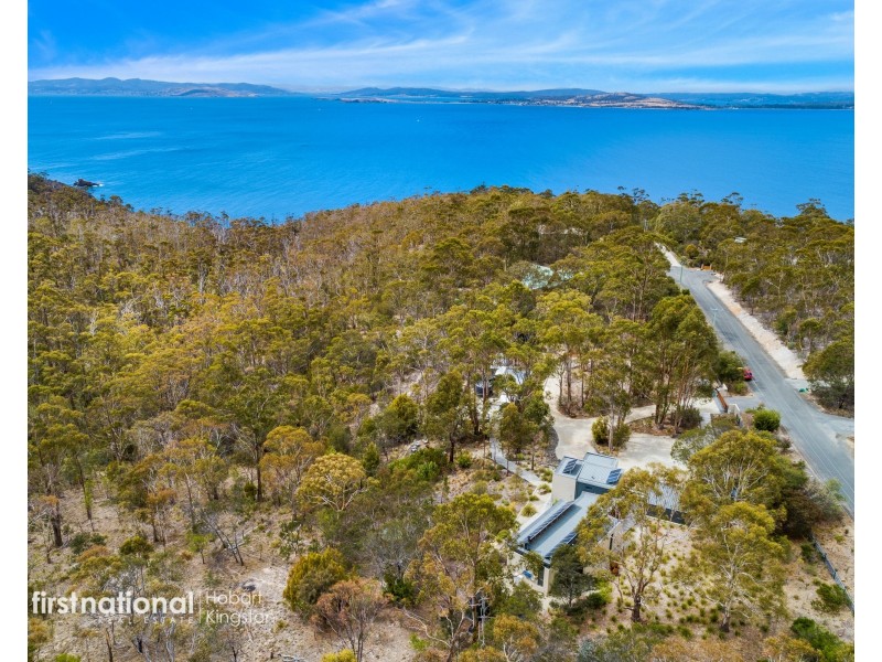 27 Fossil Cove Drive, Blackmans Bay TAS 7052