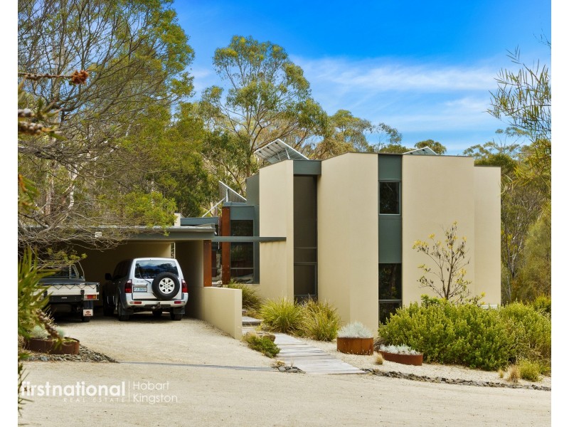 27 Fossil Cove Drive, Blackmans Bay TAS 7052