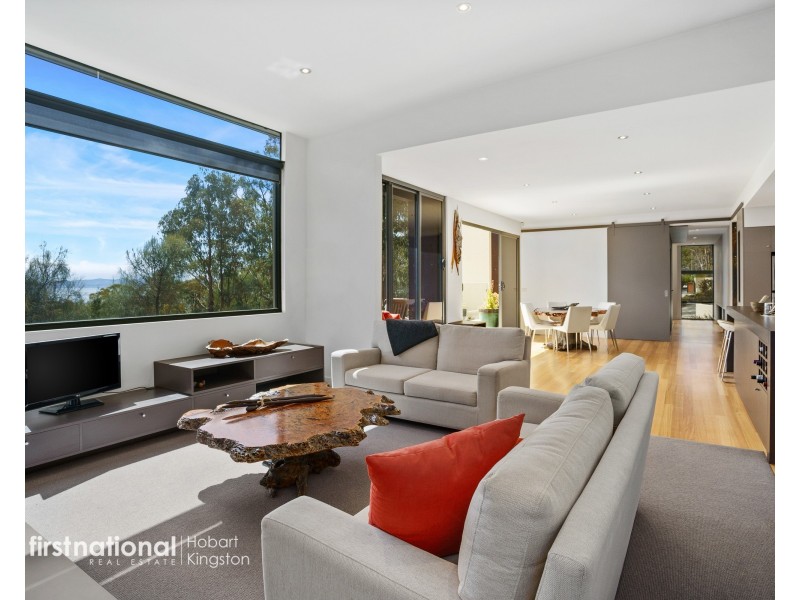 27 Fossil Cove Drive, Blackmans Bay TAS 7052