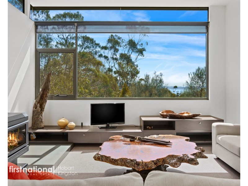 27 Fossil Cove Drive, Blackmans Bay TAS 7052