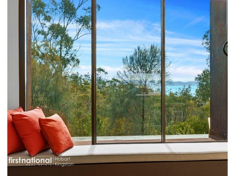 27 Fossil Cove Drive, Blackmans Bay TAS 7052