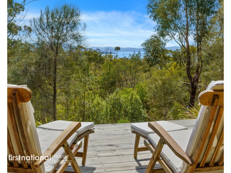 27 Fossil Cove Drive, Blackmans Bay TAS 7052