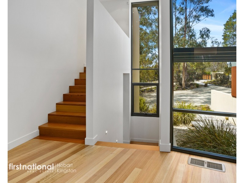 27 Fossil Cove Drive, Blackmans Bay TAS 7052