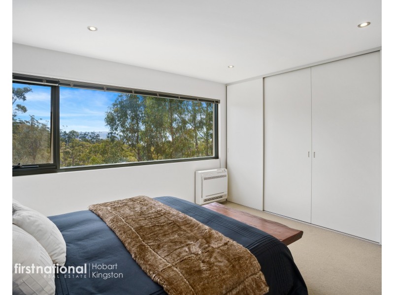 27 Fossil Cove Drive, Blackmans Bay TAS 7052