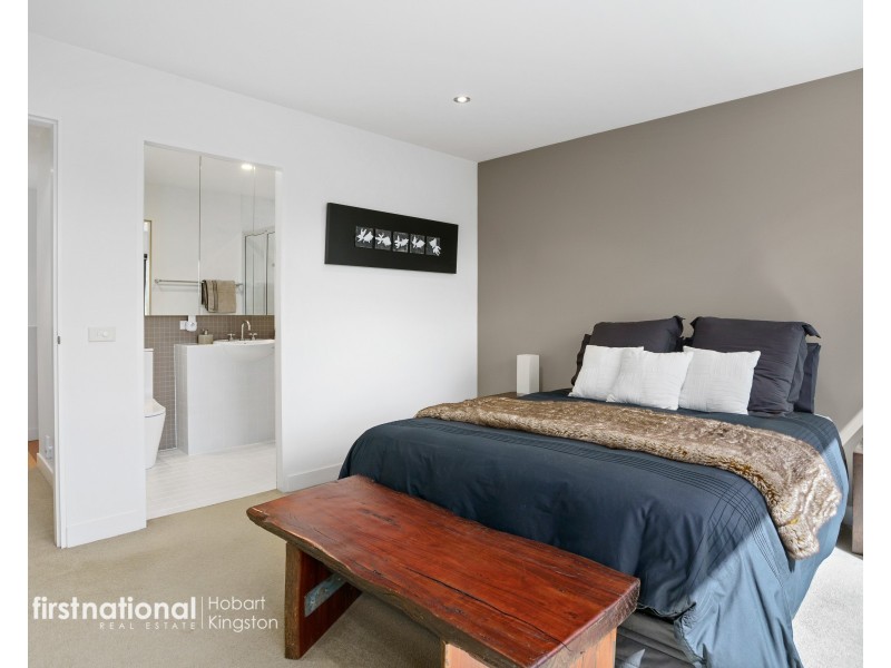 27 Fossil Cove Drive, Blackmans Bay TAS 7052