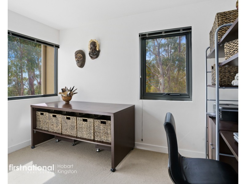 27 Fossil Cove Drive, Blackmans Bay TAS 7052