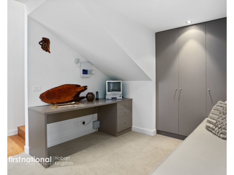 27 Fossil Cove Drive, Blackmans Bay TAS 7052