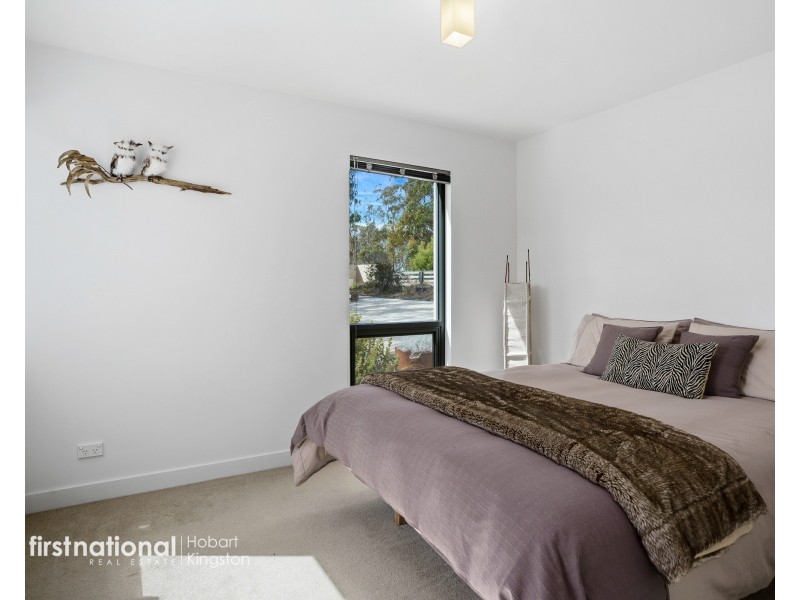 27 Fossil Cove Drive, Blackmans Bay TAS 7052