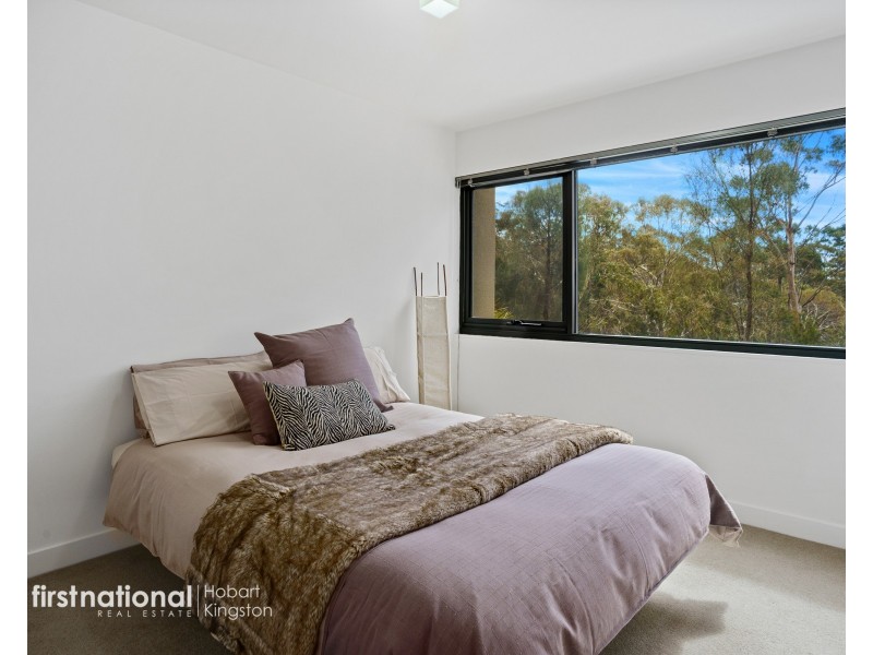 27 Fossil Cove Drive, Blackmans Bay TAS 7052