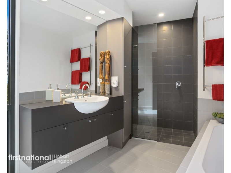 27 Fossil Cove Drive, Blackmans Bay TAS 7052