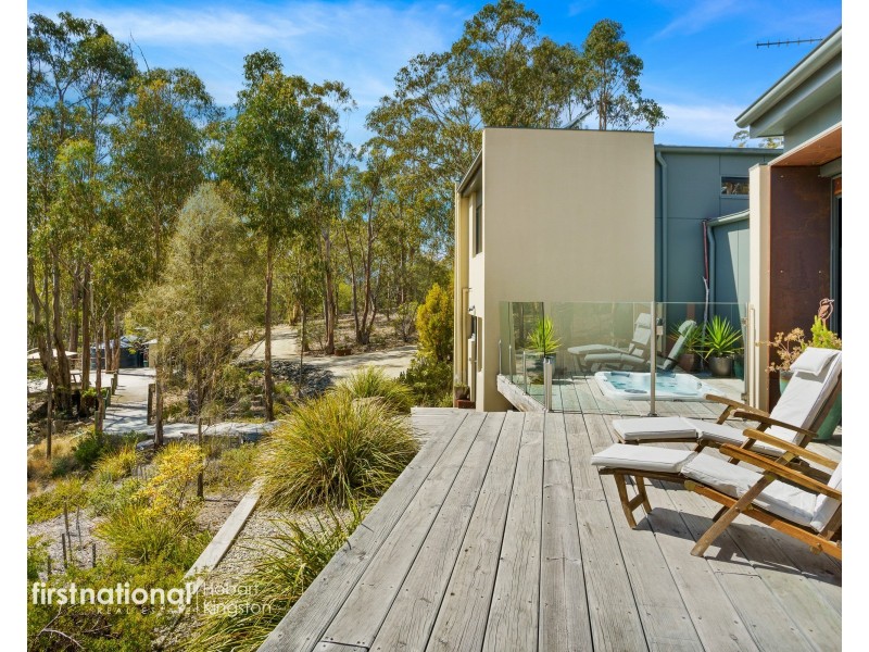 27 Fossil Cove Drive, Blackmans Bay TAS 7052