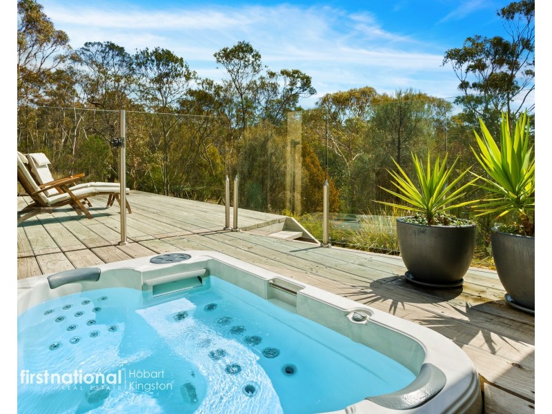 27 Fossil Cove Drive, Blackmans Bay TAS 7052