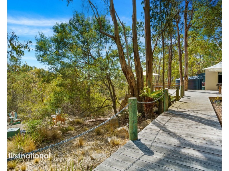 27 Fossil Cove Drive, Blackmans Bay TAS 7052