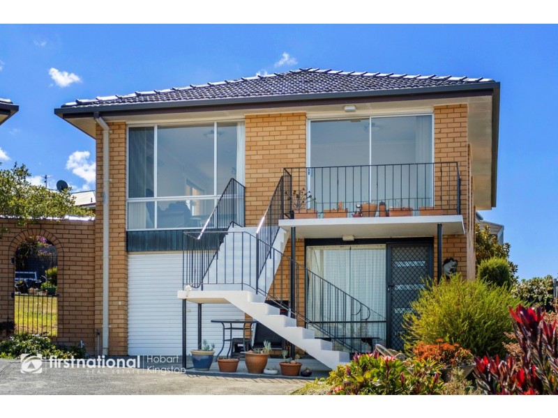 2/12 Stratford Place, Blackmans Bay TAS 7052