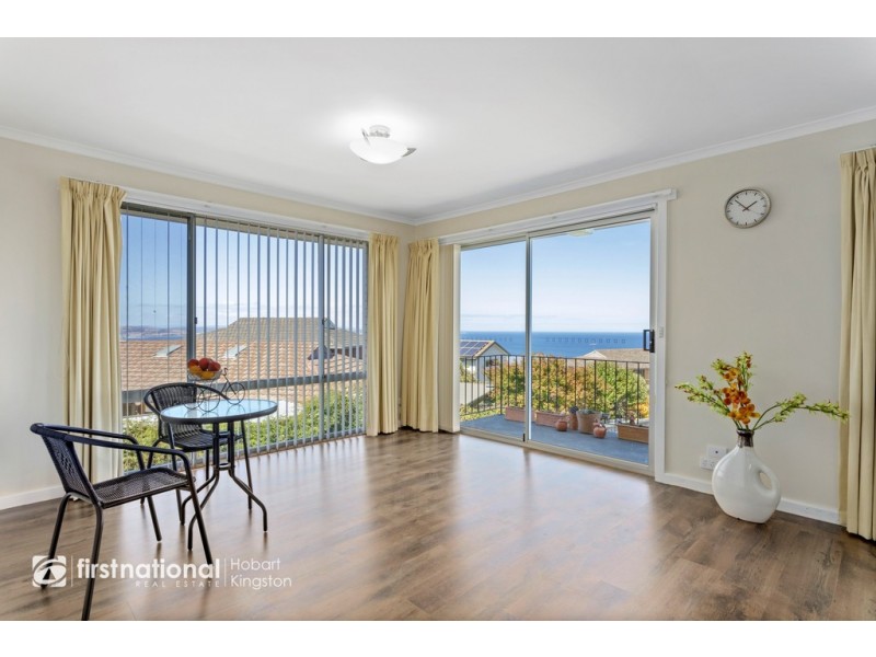 2/12 Stratford Place, Blackmans Bay TAS 7052