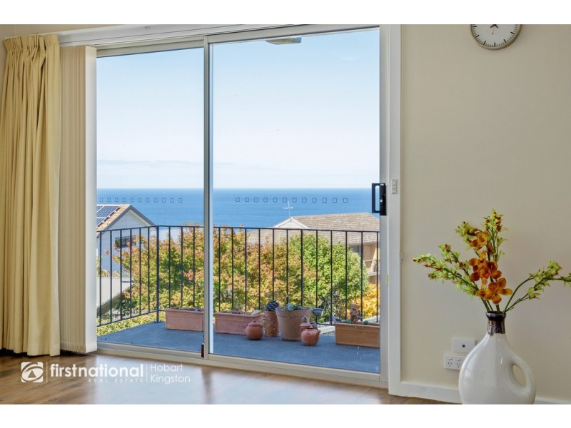 2/12 Stratford Place, Blackmans Bay TAS 7052