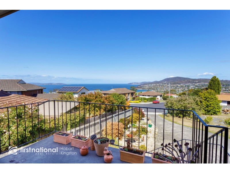 2/12 Stratford Place, Blackmans Bay TAS 7052