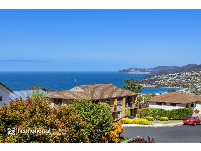 2/12 Stratford Place, Blackmans Bay TAS 7052