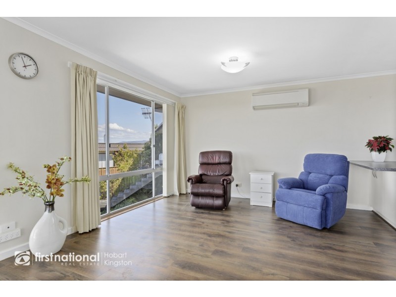 2/12 Stratford Place, Blackmans Bay TAS 7052