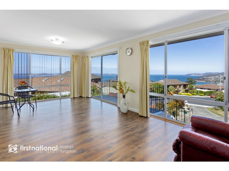 2/12 Stratford Place, Blackmans Bay TAS 7052