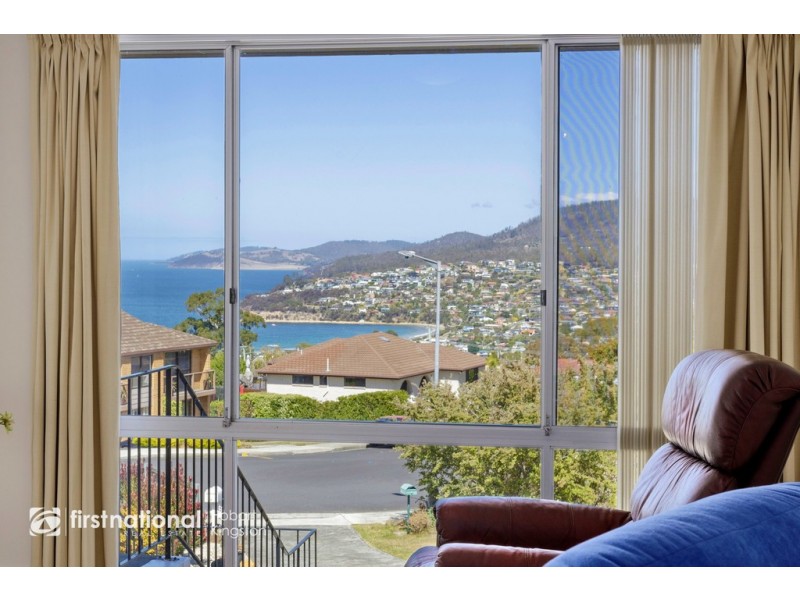 2/12 Stratford Place, Blackmans Bay TAS 7052