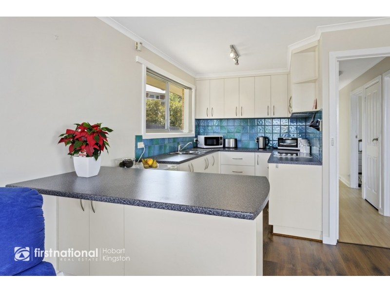 2/12 Stratford Place, Blackmans Bay TAS 7052