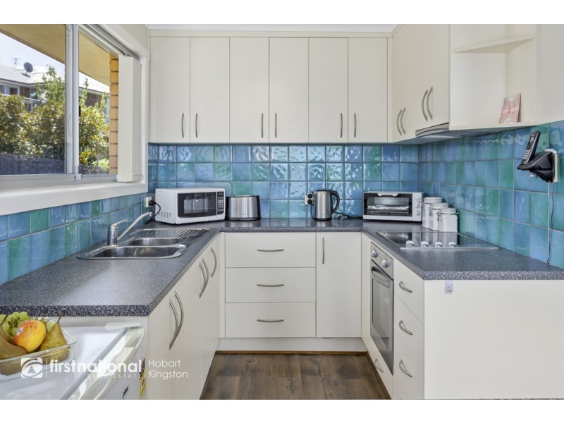 2/12 Stratford Place, Blackmans Bay TAS 7052