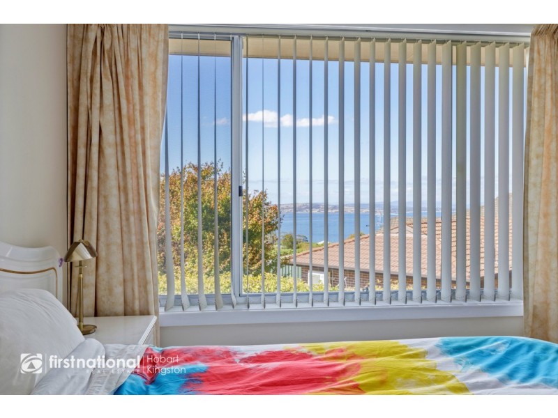 2/12 Stratford Place, Blackmans Bay TAS 7052