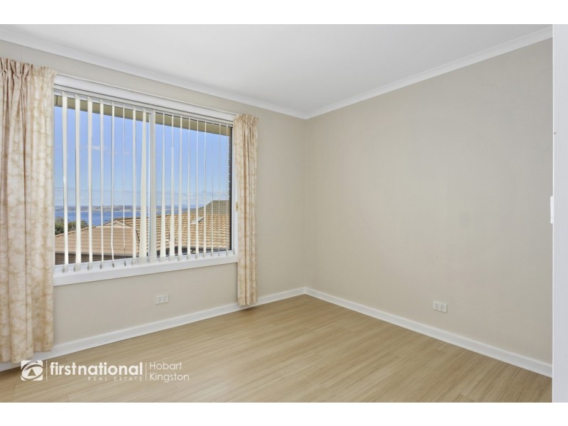 2/12 Stratford Place, Blackmans Bay TAS 7052