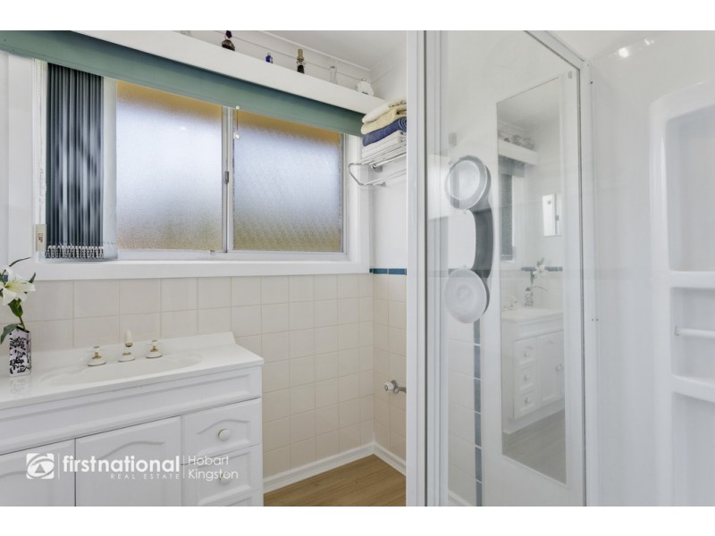 2/12 Stratford Place, Blackmans Bay TAS 7052