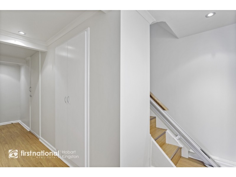 2/12 Stratford Place, Blackmans Bay TAS 7052