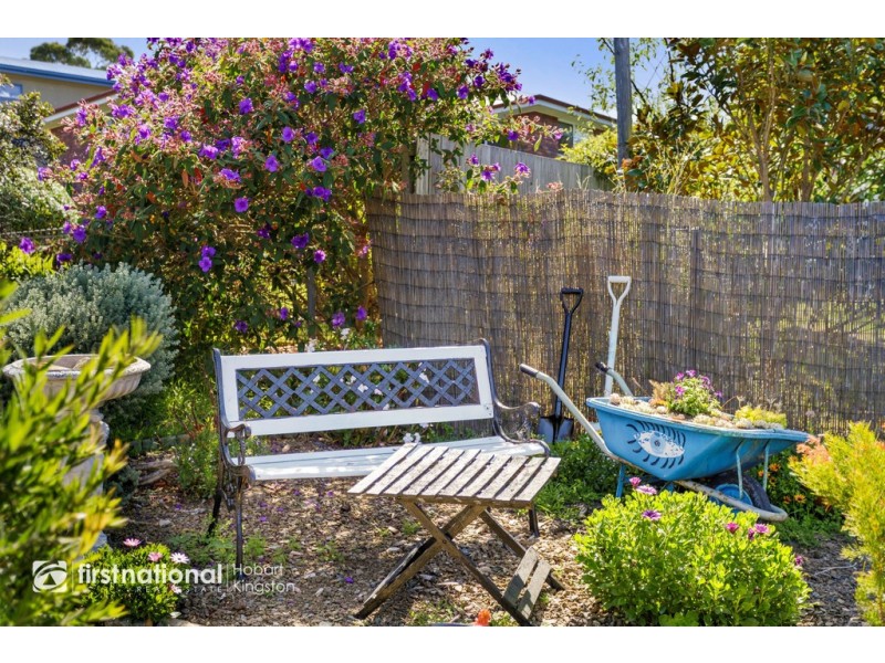 2/12 Stratford Place, Blackmans Bay TAS 7052