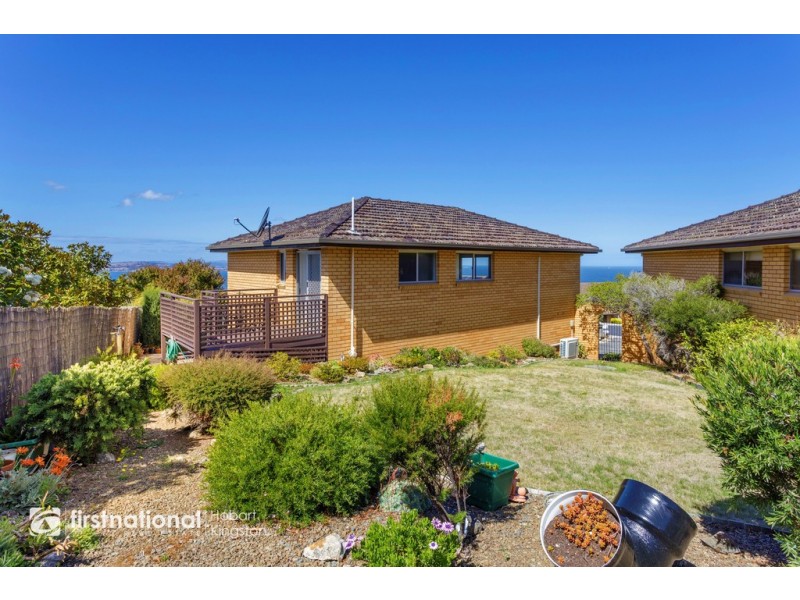 2/12 Stratford Place, Blackmans Bay TAS 7052
