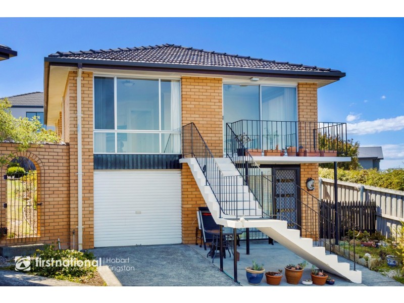 2/12 Stratford Place, Blackmans Bay TAS 7052
