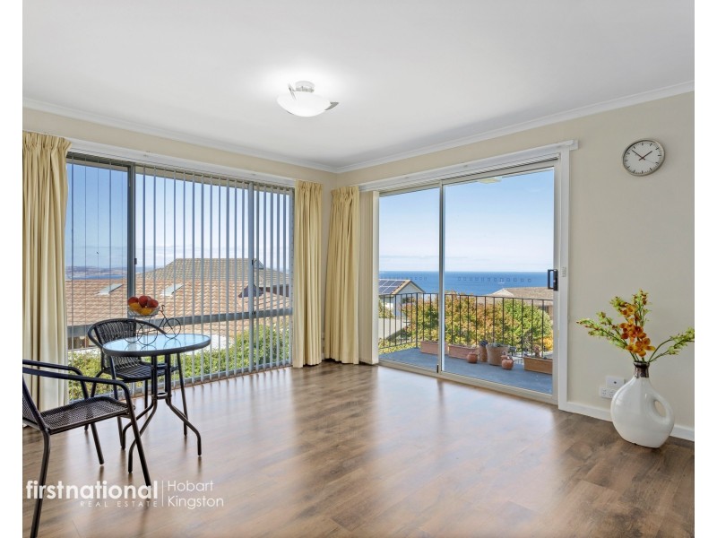 2/12 Stratford Place, Blackmans Bay TAS 7052