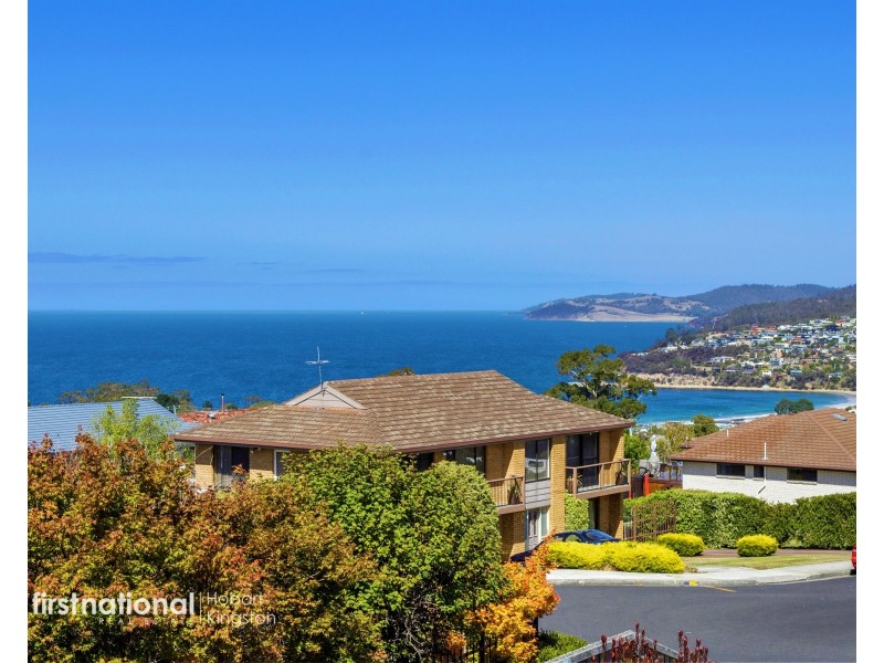 2/12 Stratford Place, Blackmans Bay TAS 7052