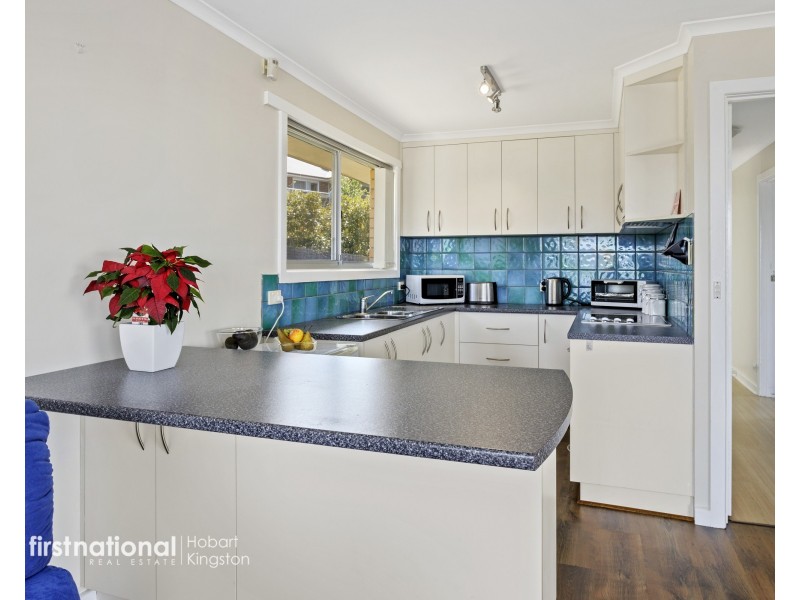 2/12 Stratford Place, Blackmans Bay TAS 7052