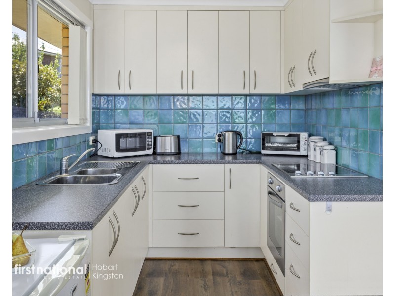 2/12 Stratford Place, Blackmans Bay TAS 7052