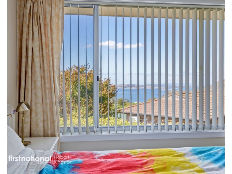 2/12 Stratford Place, Blackmans Bay TAS 7052